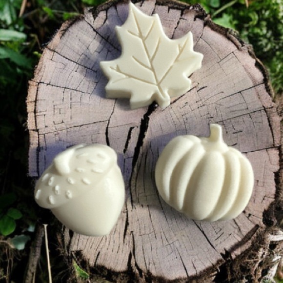 Fall Pumpkin, Acorn & Maple Leaves Goats Milk Hand Crafted Soap - Bundle of 3 - Picture 4 of 8